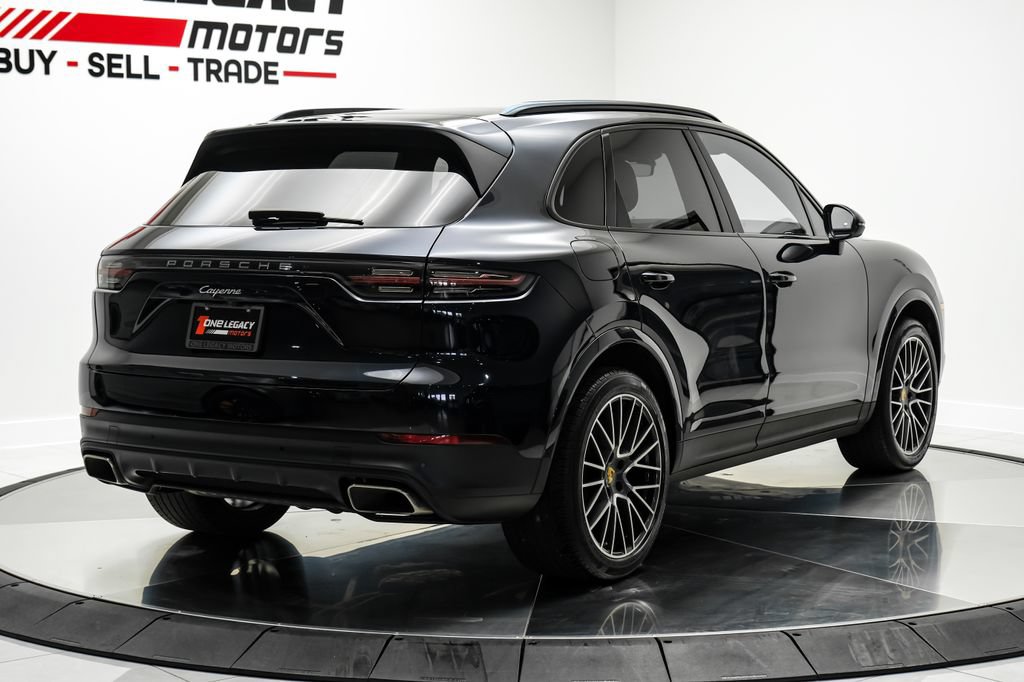 Used 2023 Porsche Cayenne w/ Premium Package AWD/4WD image 8