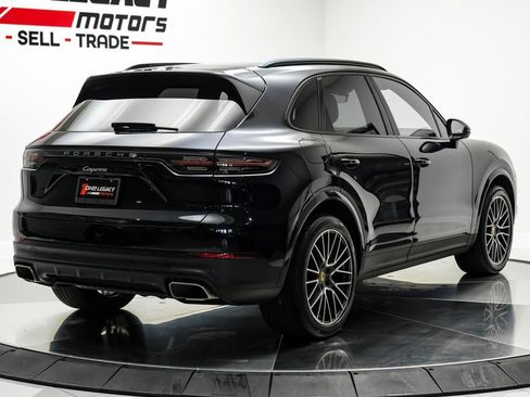 Used 2023 Porsche Cayenne w/ Premium Package AWD/4WD image 8