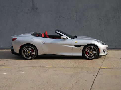 Used 2019 Ferrari Portofino image 7