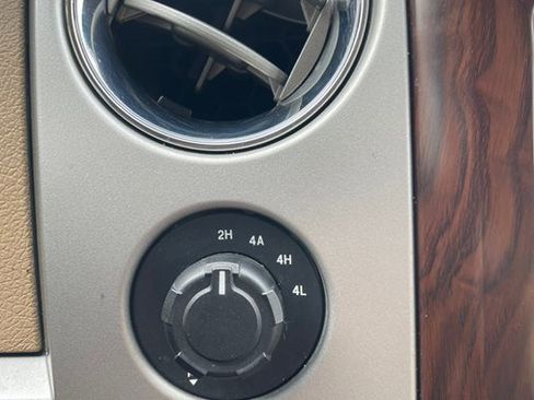 Used 2012 Ford F150 Lariat w/ Lariat Chrome Pkg image 27