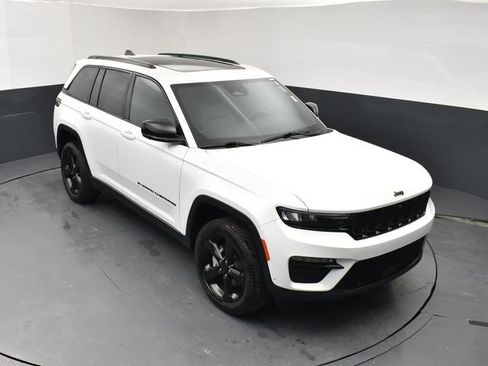 Used 2024 Jeep Grand Cherokee Limited w/ Luxury Tech Group II AWD/4WD image 13