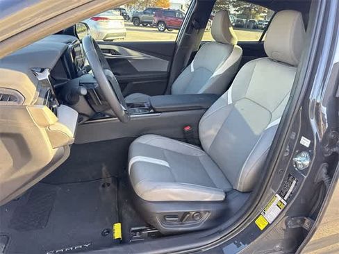 Used 2025 Toyota Camry SE image 12