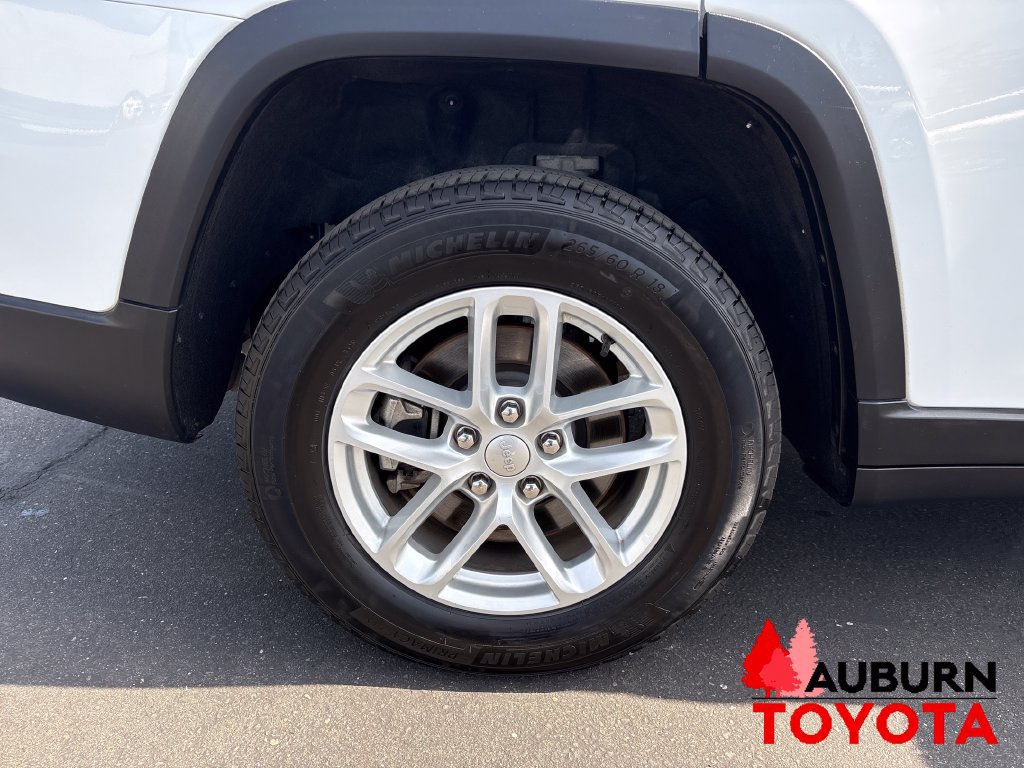 Used 2023 Jeep Grand Cherokee L Laredo AWD/4WD image 26