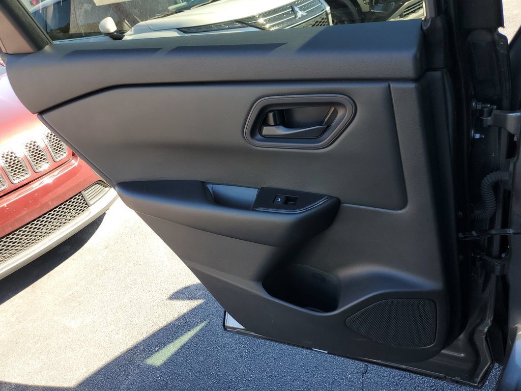 Used 2024 Nissan Rogue S AWD/4WD image 14