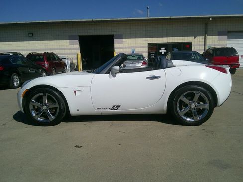 Used 2008 Pontiac Solstice Convertible w/ Premium Package image 8