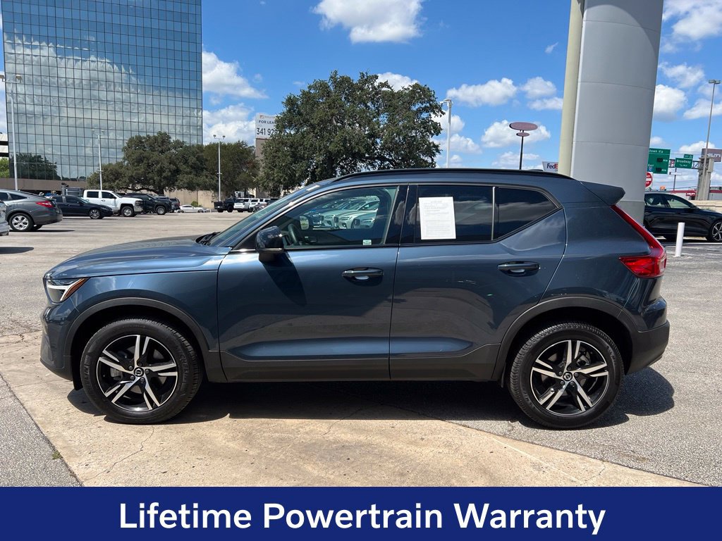 Certified 2026 Volvo XC40 B4 Core FWD image 4