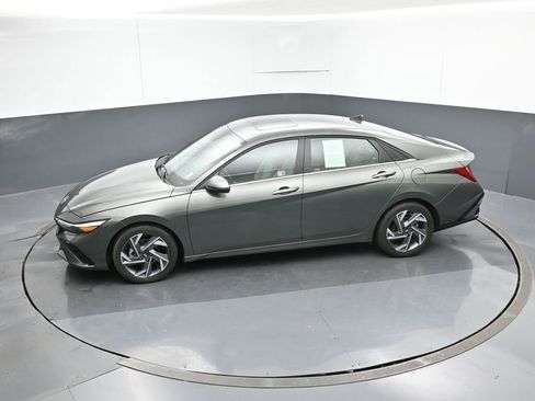Used 2025 Hyundai Elantra Limited FWD image 47