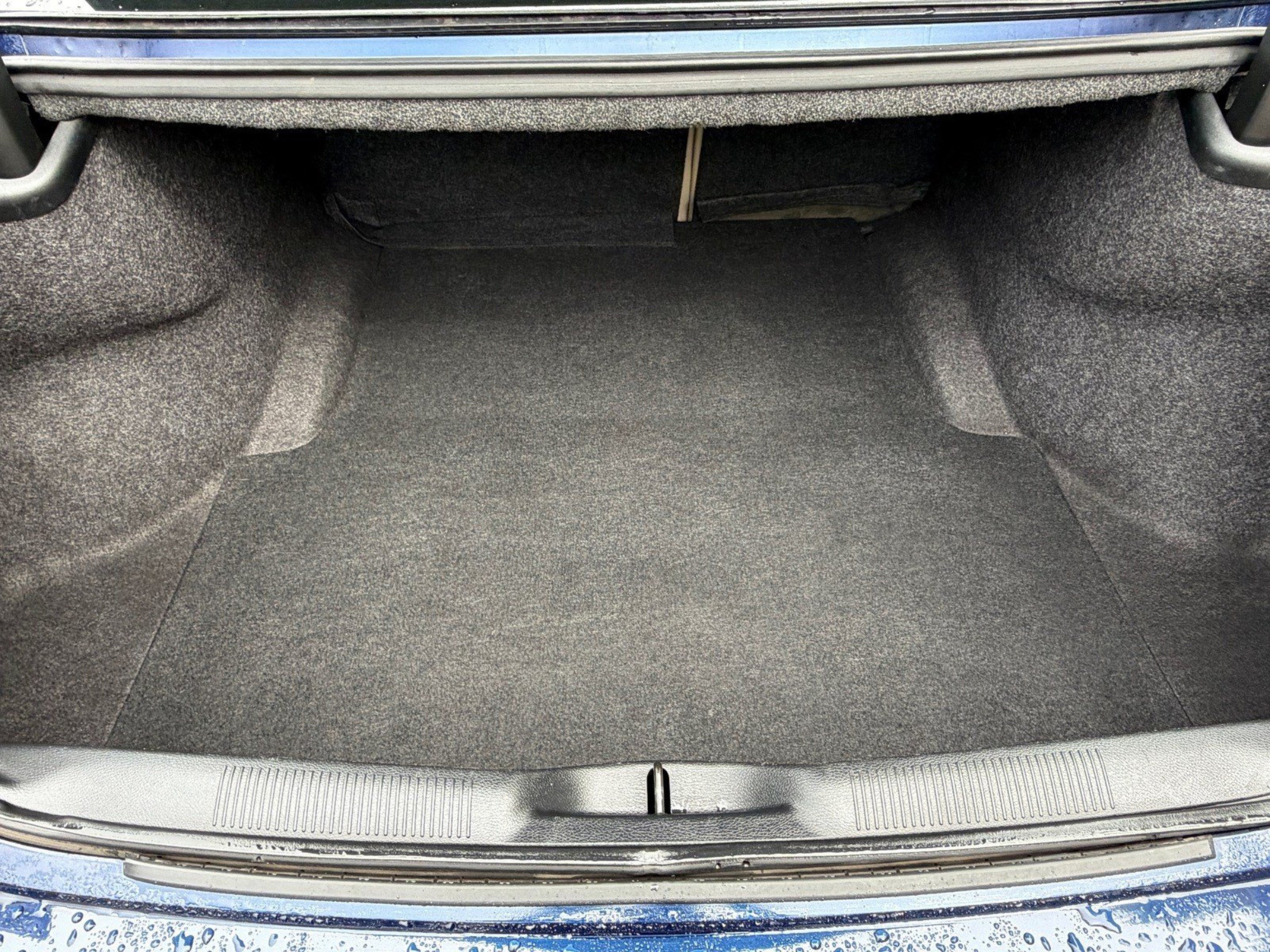 Used 2013 Dodge Charger SE RWD image 34
