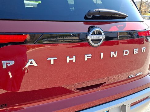 Used 2024 Nissan Pathfinder SL AWD/4WD image 31