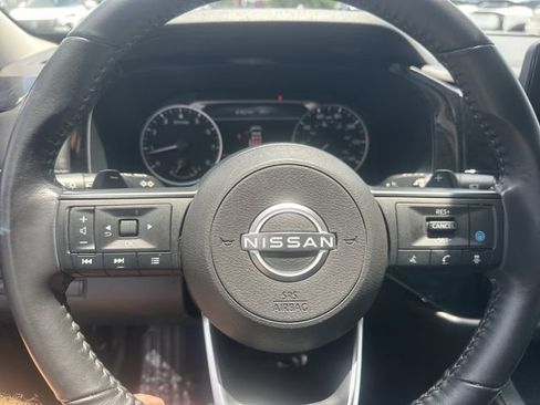 Used 2025 Nissan Pathfinder SV FWD image 18