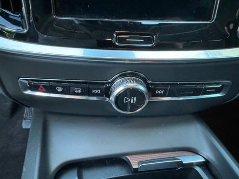 Used 2025 Volvo V60 B5 Cross Country Plus image 14