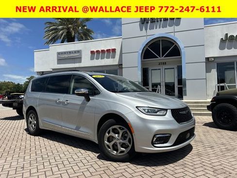 Used 2025 Jeep Wrangler Sahara image 21