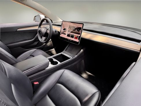 Used 2023 Tesla Model 3 Standard Range RWD image 18