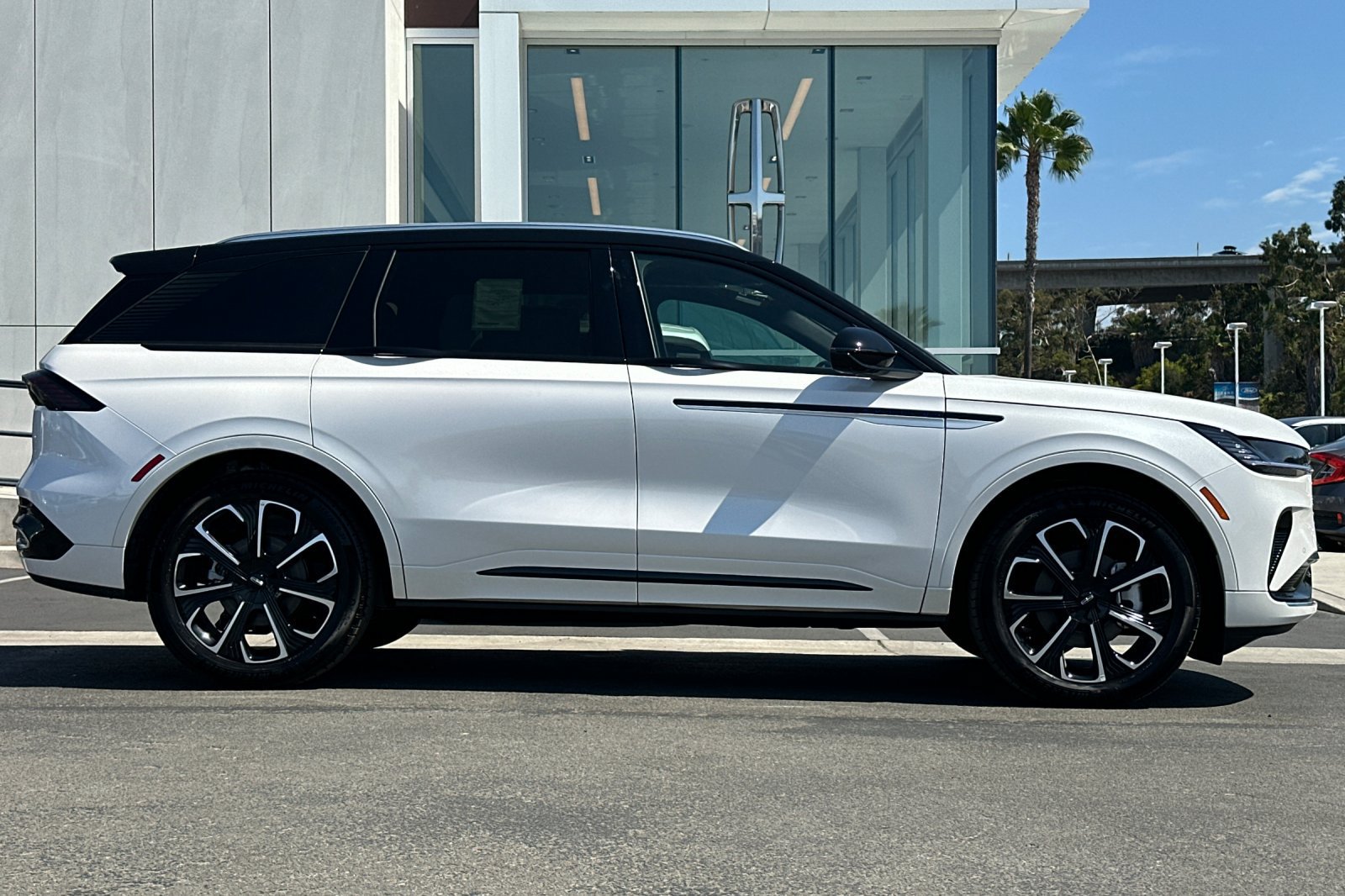 New 2026 Lincoln Nautilus Reserve AWD/4WD image 2