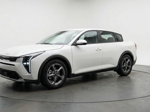 Used 2025 Kia K4 LXS image 3