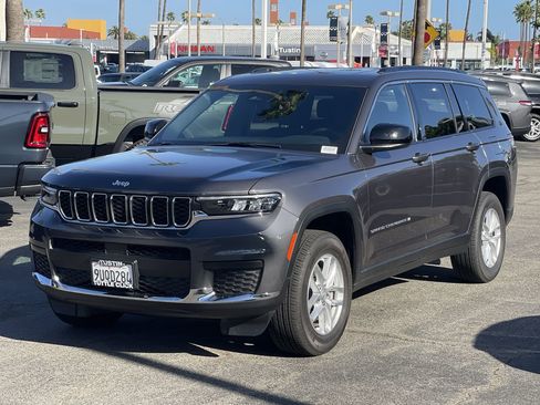 Used 2025 Jeep Grand Cherokee L Laredo w/ Luxury Tech Group I RWD image 3
