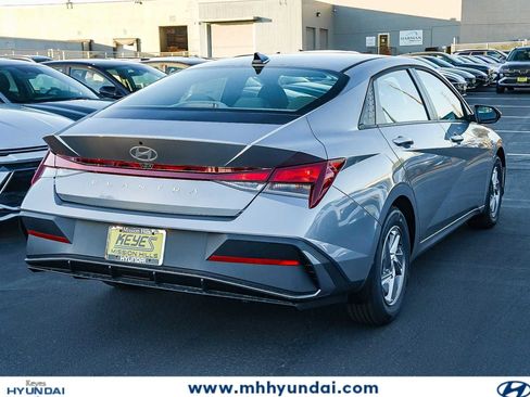 New 2026 Hyundai Elantra SE FWD image 4