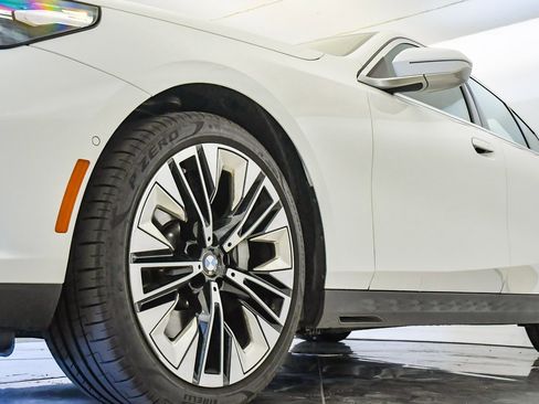 Used 2025 BMW 530i image 10