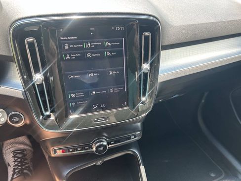 Used 2019 Volvo XC40 T5 Momentum AWD/4WD image 13