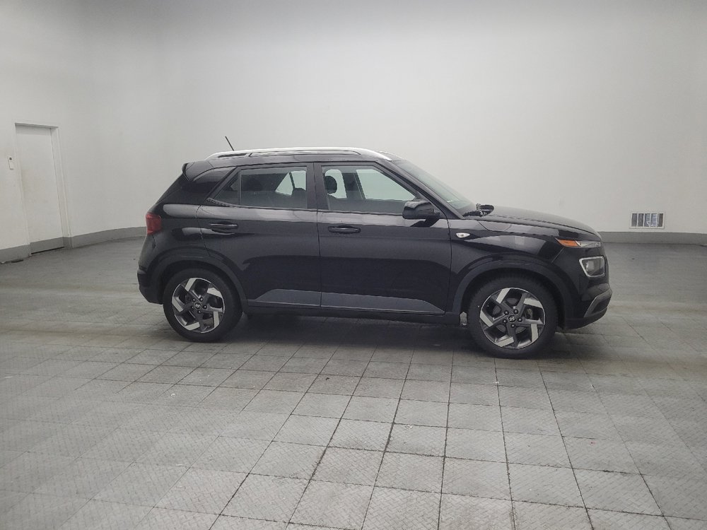 Used 2023 Hyundai Venue SEL FWD image 11