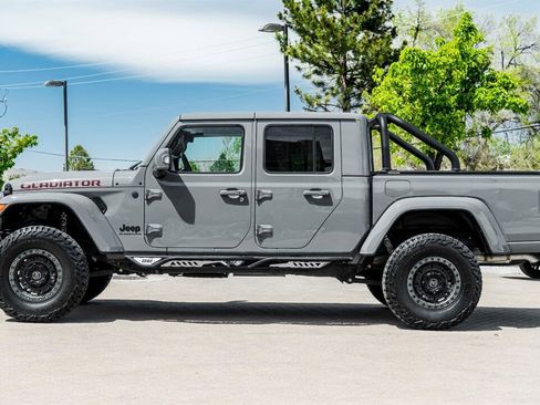 Used 2023 Jeep Gladiator Overland AWD/4WD image 3