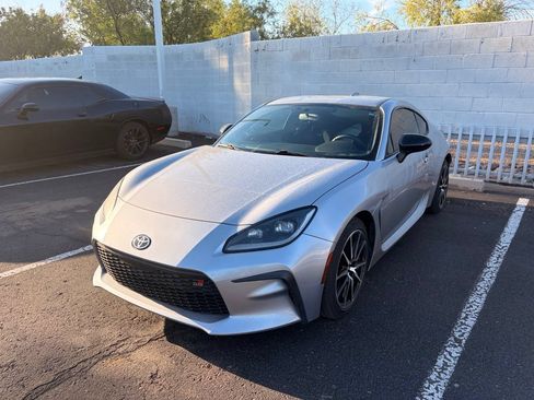 Used 2023 Toyota GR86 w/ ALL Weather Mat Package (TMS) RWD image 2
