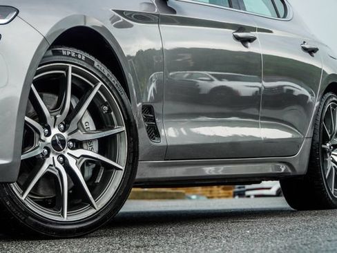 Used 2025 Genesis G70 2.5T AWD/4WD image 3