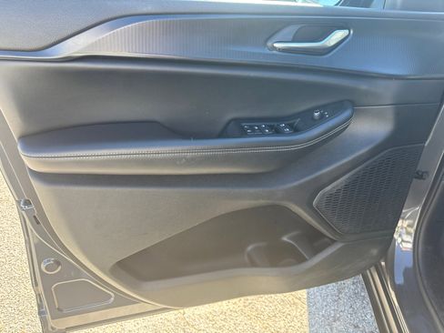 Used 2024 Jeep Grand Cherokee Laredo image 10