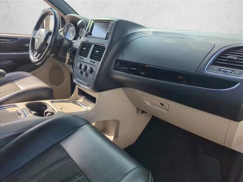 Used 2020 Dodge Grand Caravan SXT image 19