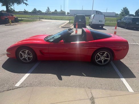 Used 2004 Chevrolet Corvette Coupe RWD image 5