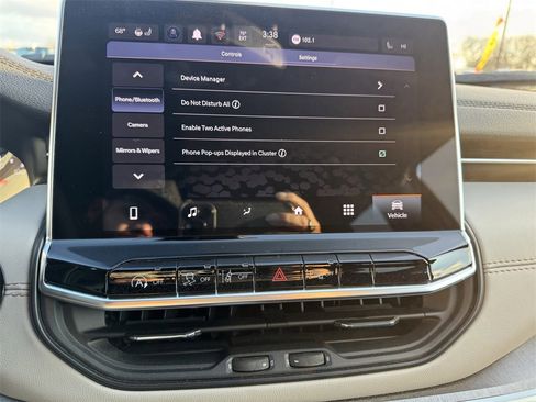 Used 2025 Jeep Compass Limited image 13