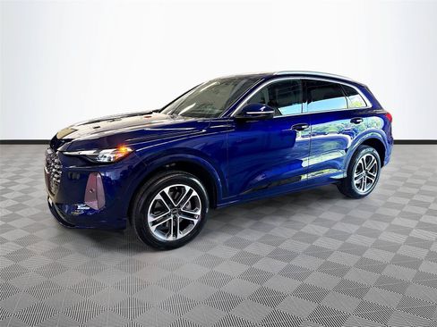 Certified 2025 Audi Q5 Premium w/ Convenience Package AWD/4WD image 3