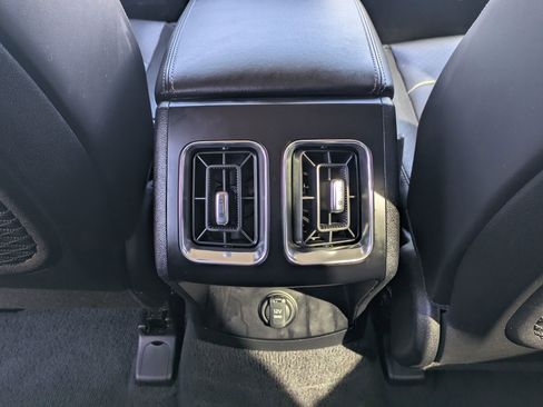 Used 2024 Kia Sorento EX w/ Panoramic Sunroof Package image 23