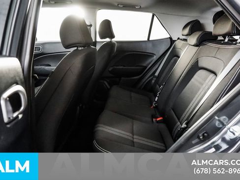 Used 2025 Hyundai Venue SEL image 17