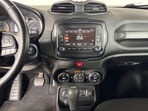 Used 2016 Jeep Renegade Latitude AWD/4WD image 31