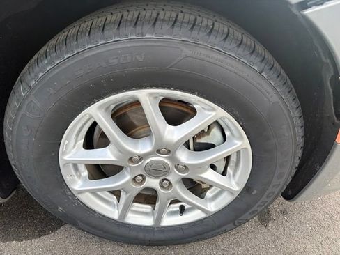 Used 2023 Chrysler Pacifica Touring-L FWD image 4