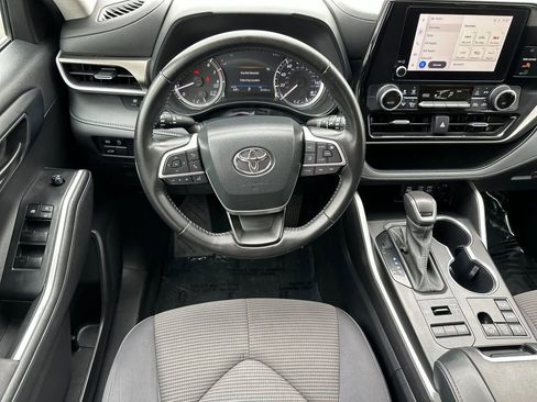 Used 2023 Toyota Highlander LE AWD/4WD image 13