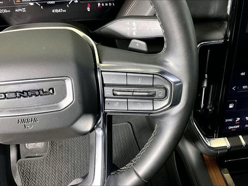Used 2025 GMC Yukon Denali AWD/4WD image 15