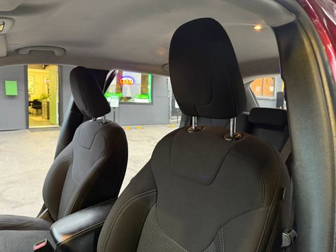 Used 2020 Jeep Cherokee Latitude w/ Cold Weather Group image 11