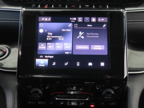 Used 2023 Jeep Grand Cherokee Laredo w/ Luxury Tech Group I RWD image 9