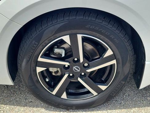 Used 2024 Nissan Sentra SV FWD image 10