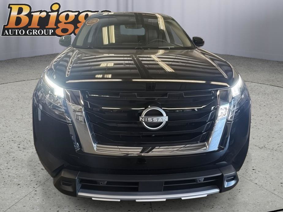 Used 2025 Nissan Pathfinder SL FWD image 9