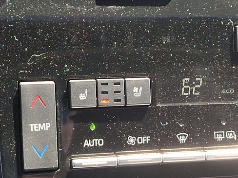 Certified 2022 Toyota Avalon Limited image 25