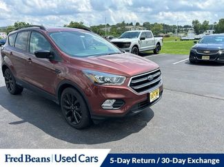 Used 2018 Ford Escape SE w/ SE Sport Appearance Package AWD/4WD video 1