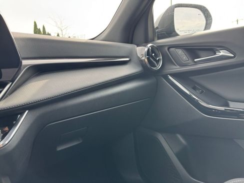 Used 2025 Chevrolet Equinox LT image 36