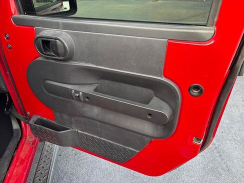 Used 2010 Jeep Wrangler Unlimited Sport image 27