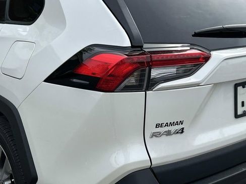 Used 2022 Toyota RAV4 XLE Premium AWD/4WD image 6