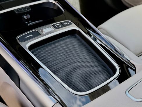 Used 2025 Mercedes-Benz GLB 250 image 35