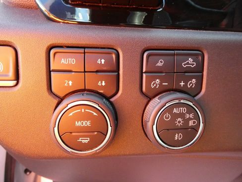 Used 2022 Chevrolet Silverado 1500 High Country w/ Technology Package image 25