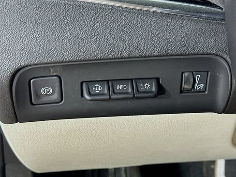 Used 2023 Buick Enclave Avenir w/ Avenir Technology Package AWD/4WD image 23